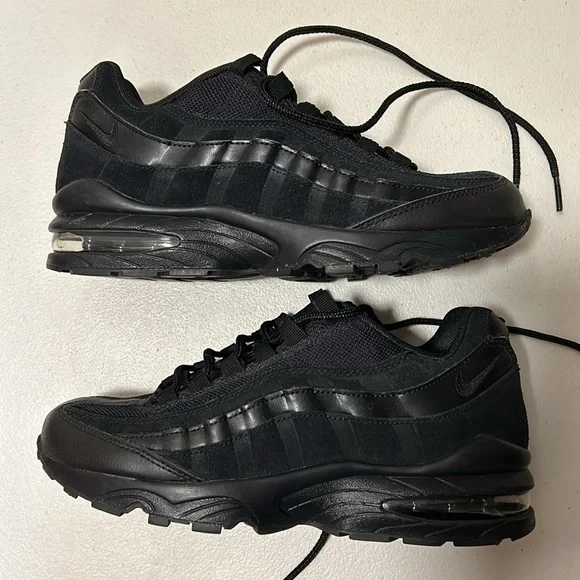 2018 Air Max 95 GS 'Triple Black' - Picture 9 of 10